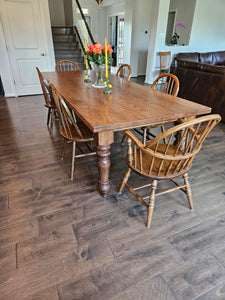 The Honas Farm Table
