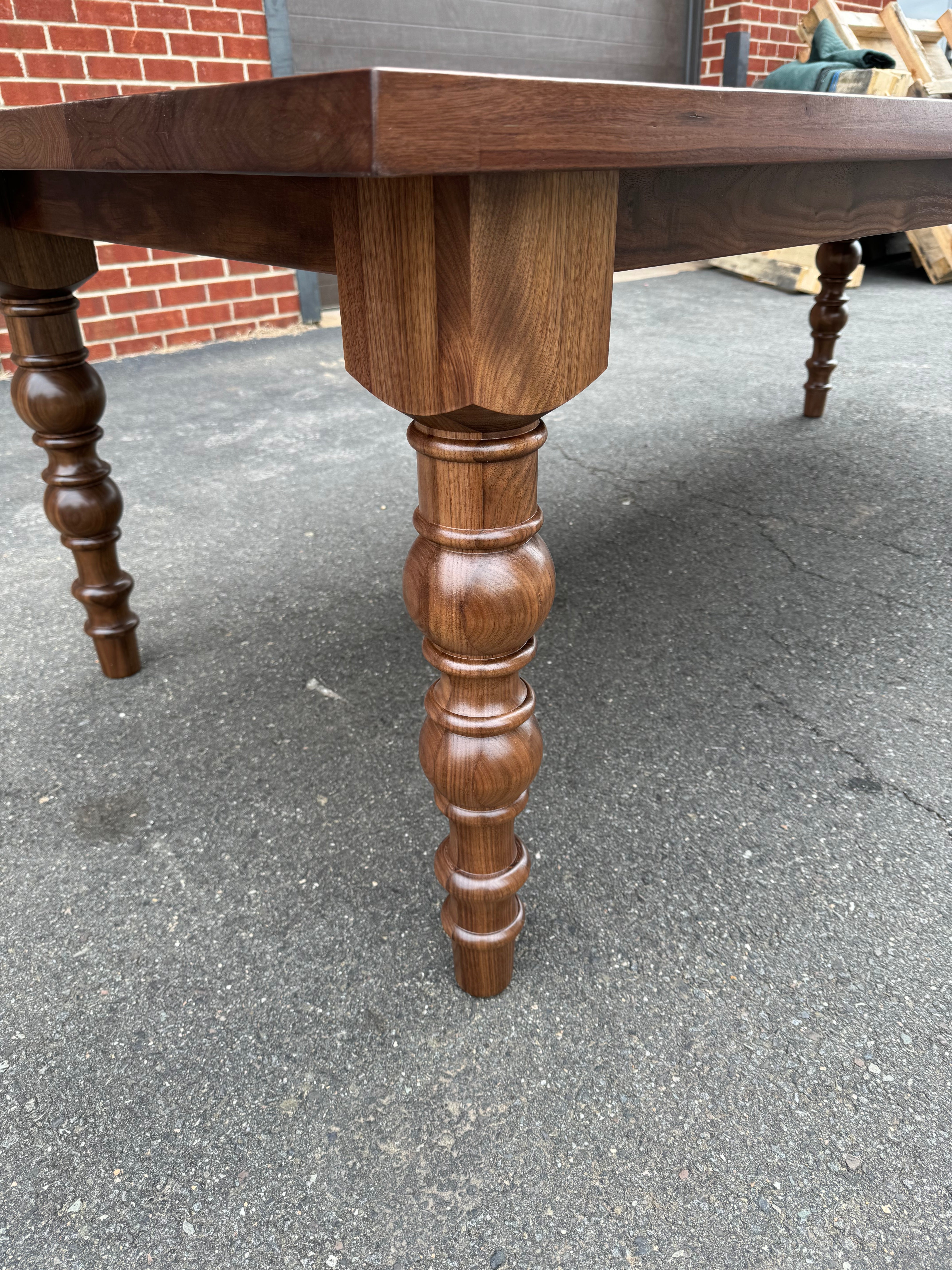 The Virginian Farm Table